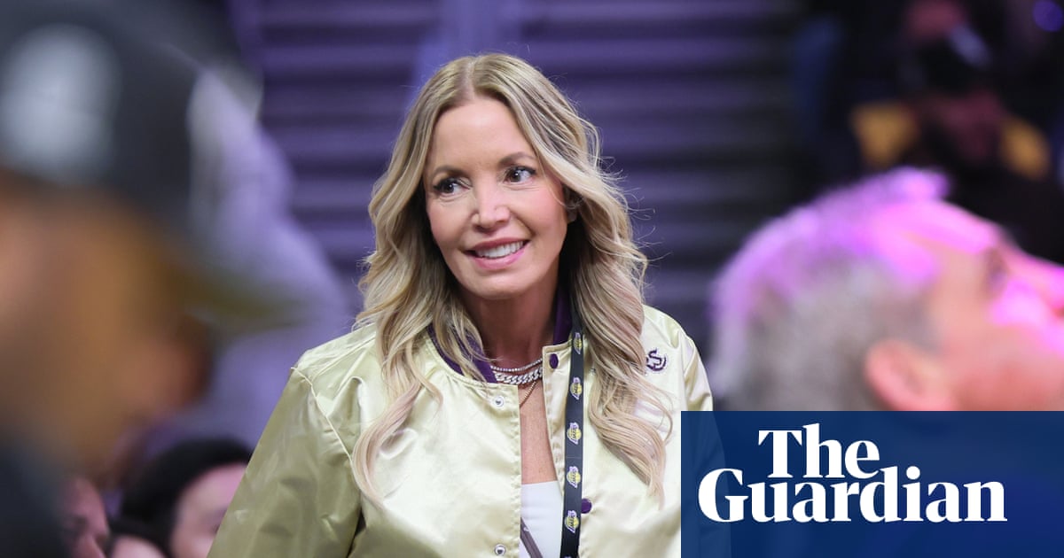 Jeanie Buss reportedly attempting to halt her siblings’ attempt to sell remaining stake in Lakers Jeanie Buss reportedly attempting to halt her siblings’ attempt to sell remaining stake in Lakers
