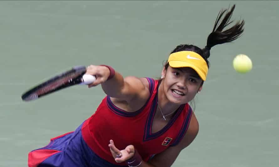 Emma Raducanu serves to Leylah Fernandez