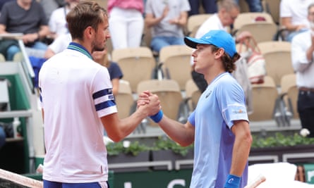 Alex de Minaur (right) and Daniil Medvedev shake hands at the net