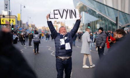 A man shows his support for Daniel Levy