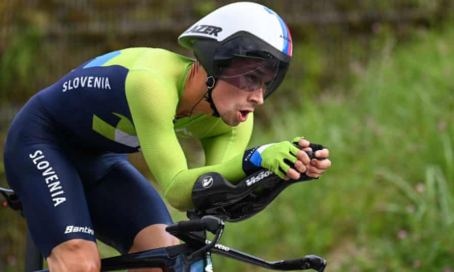 Le Slovène Primoz Roglic en route pour la médaille d'or au contre-la-montre du Fuji International Motorcycle Circuit