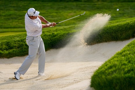 Ο Hideki Matsuyama χτυπάει από ένα καταφύγιο στις 13