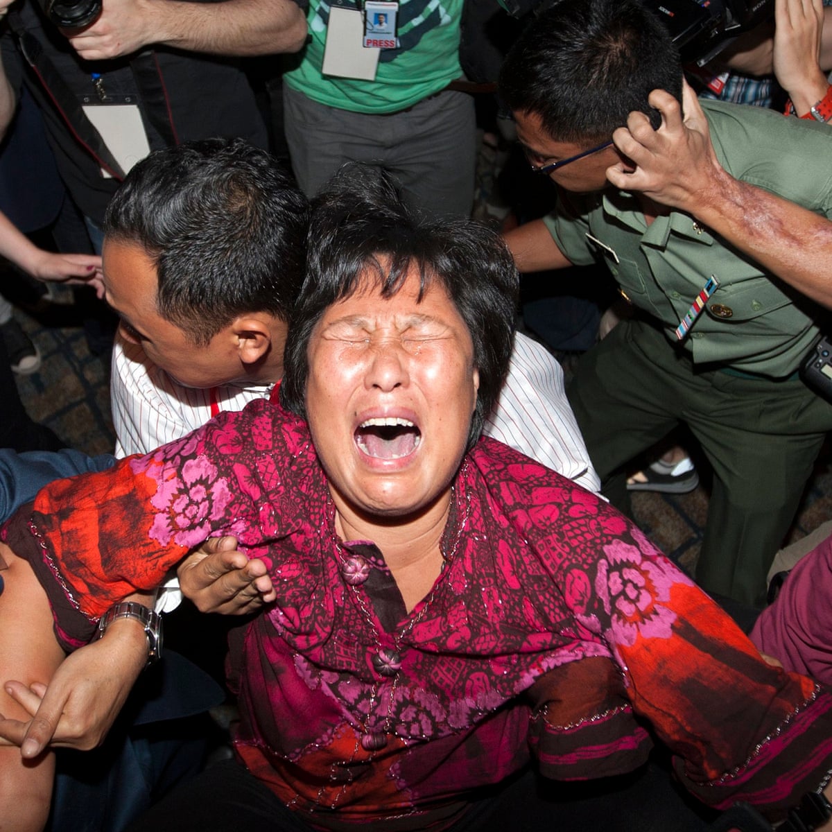 After Malaysia Airlines Crashes The Payments Are Piling Up For Air Insurers The New York Times