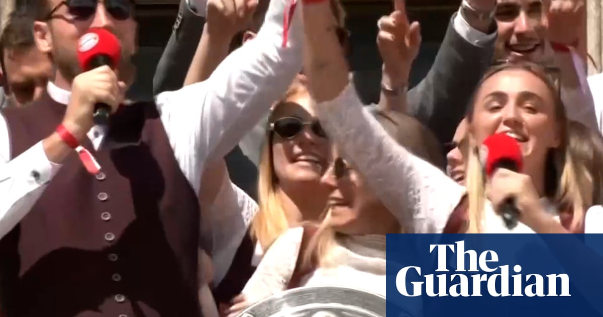 Harry Kane sings Sweet Caroline as Bayern Munich celebrate Bundesliga win – video