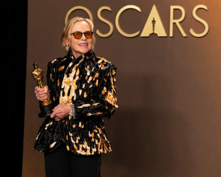 Amy Madigan accepts her best supporting actress Oscar.