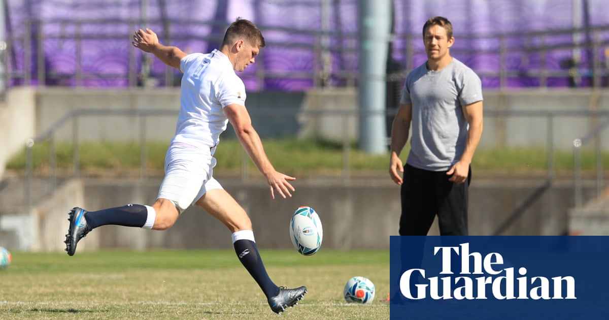Jonny Wilkinson visits England training before Rugby World Cup final – video