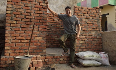 A present for his wife … Akshay Kumar in Toilet: A Love Story