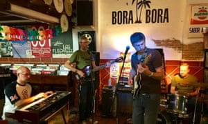 Band playing at Discos Bora-Bora, Granada, Spain
