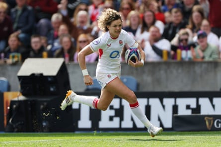 Ellie Kildunne runs clear before scoring England’s third try against Scotland