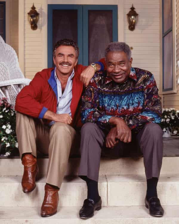 Burt Reynolds und Ossie Davis in Evening Shade, 1991.