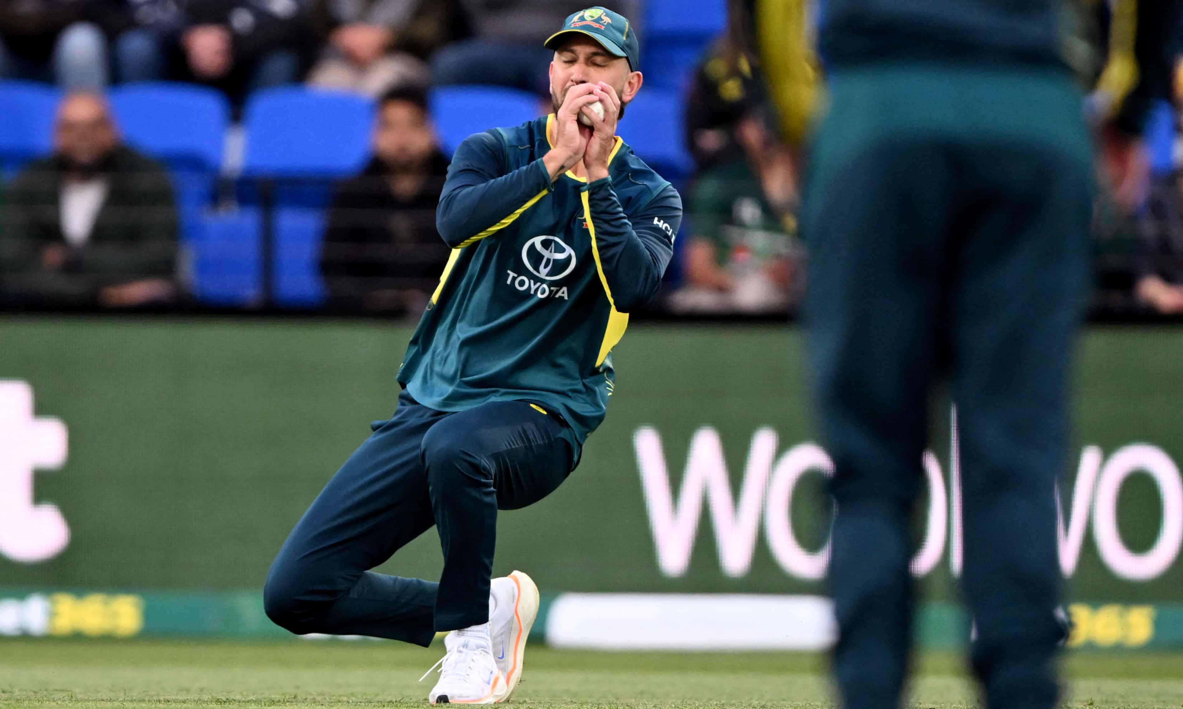 Australia vs Pakistan Twenty20 Babar Azam în acțiune | sursa foto: The Guardian Australia vs Pakistan Twenty20 Babar Azam în acțiune | sursa foto: The Guardian
