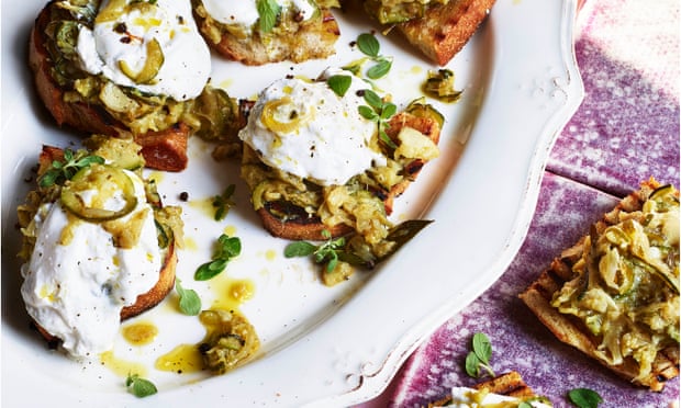 Burrata on bruschetta with stewed courgettes and fennel with marjoram.