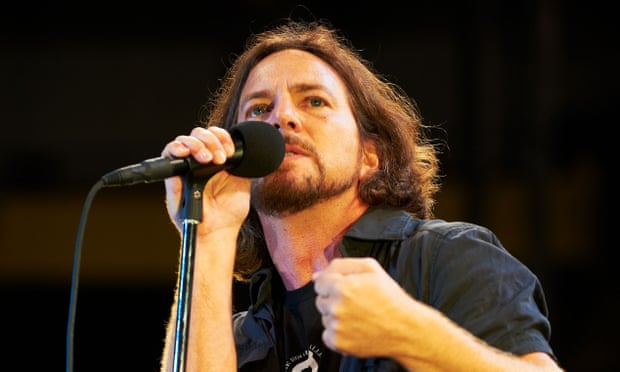 Pearl Jam Perform 