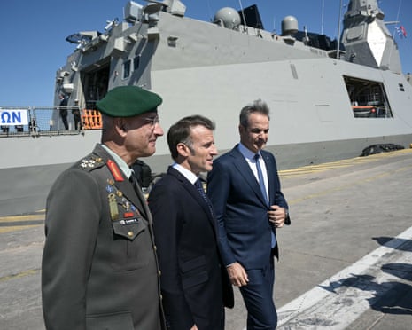 Еммануель Макрон виступаючи на політичному заході в Афінах, Греція