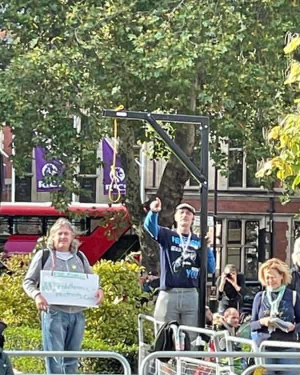 Man found guilty of threatening ‘traitor’ Labour MP with noose | UK news 1 Photograph issued by Peter Kyle showing Lance O’Connor holding up a makeshift gallows with a noose outside parliament.