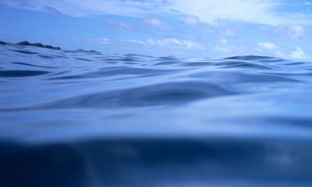 المياه قبالة سواحل جزر ياساوا في فيجي.