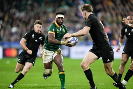 Kolisi on the run but wastes the chance.