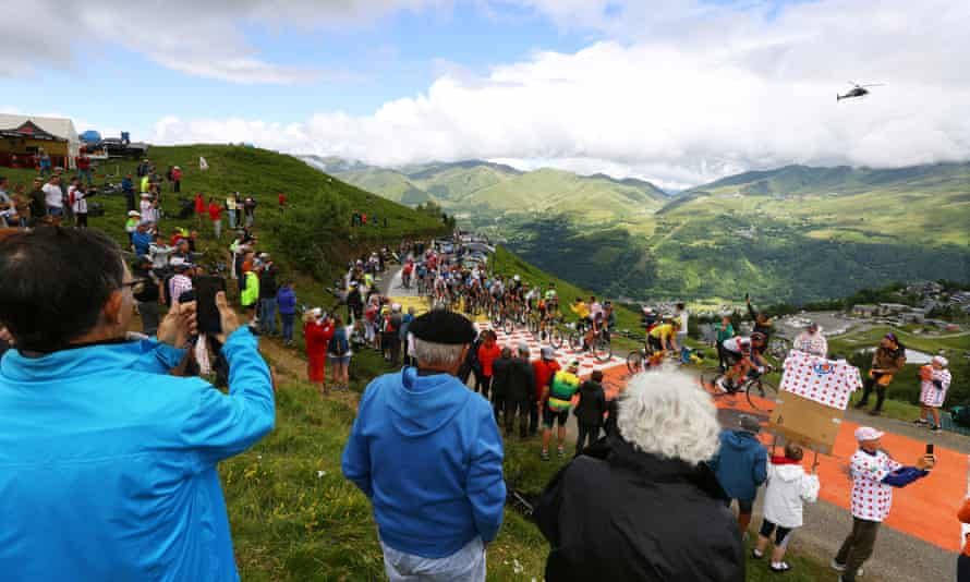 photo Pogacar Stage 17 https www theguardian com sport 2021 jul 14 tadej pogacar at imperious best with stage 17 victory on col du portet