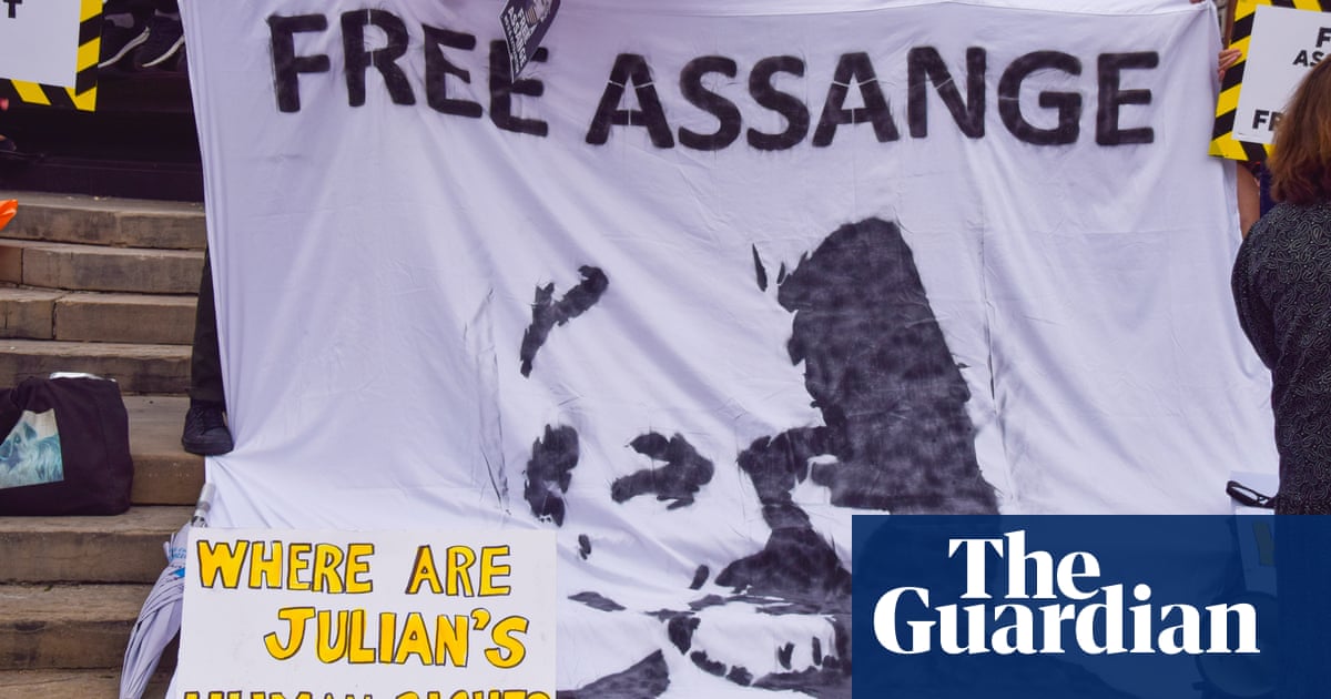 Julian Assange stripped of citizenship by Ecuador