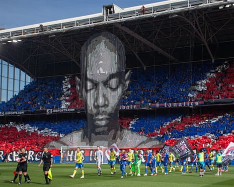 A tifo in memory of Maxi Jazz, unveiled alongside Faithless lyrics