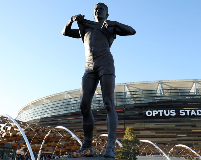 Taking down the Nicky Winmar statue points to a troubling double standard in our public spaces | Paul Daley