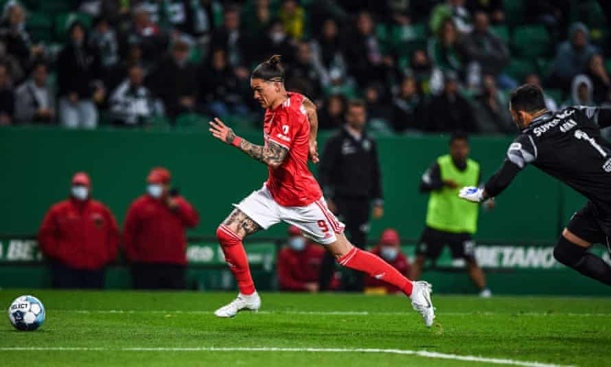 Darwin Núñez runs past the Sporting goalkeeper Antonio Adán in Lisbon in April