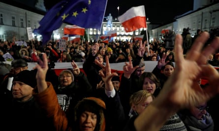 People protest against judicial reforms in front of the presidential palace in Warsaw in November 2017