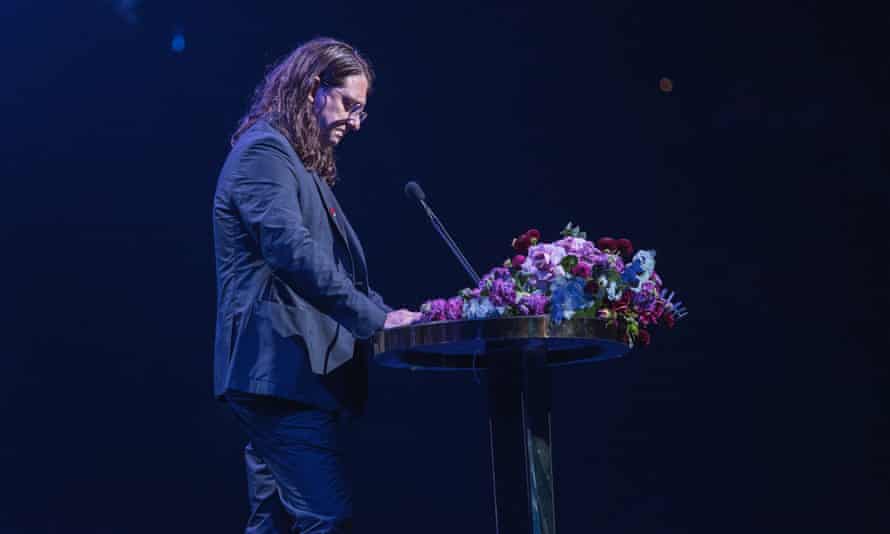 Une photo en direct des funérailles d'État du fondateur de Mushroom Records et magnat de l'industrie de la musique Michael Gudinksi.