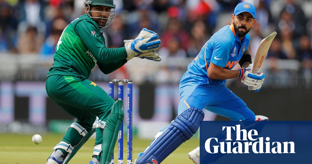 Virat Kohli Misses But Walks And Spirit Of Comradeship Shines