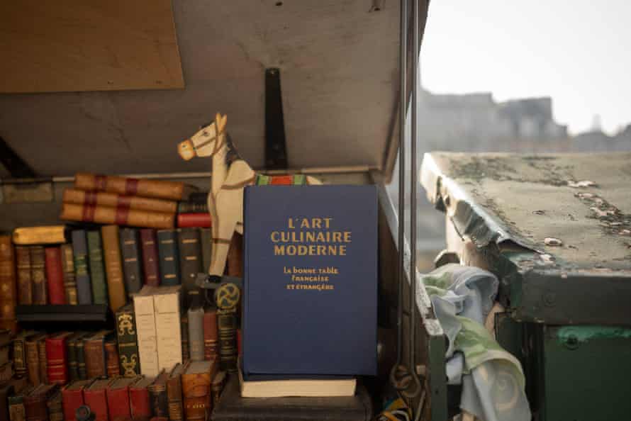 A vintage copy of ‘L’Art Culinaire Moderne’.