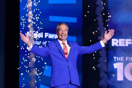 Ο ηγέτης του Reform UK Nigel Farage ανεβαίνει στη σκηνή για να εκφωνήσει την κεντρική του ομιλία τη δεύτερη ημέρα του ετήσιου συνεδρίου Reform UK στο NEC στο Μπέρμιγχαμ της Βρετανίας, 4 Σεπτεμβρίου 2026.