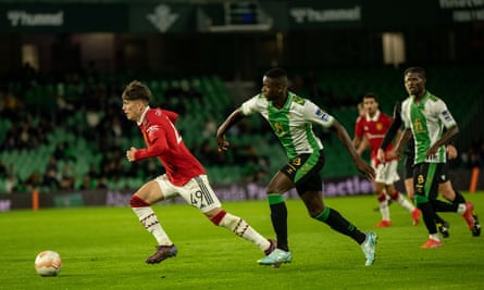 Alejandro Garnacho in action in a friendly between Manchester United and Real Betis in December 2022