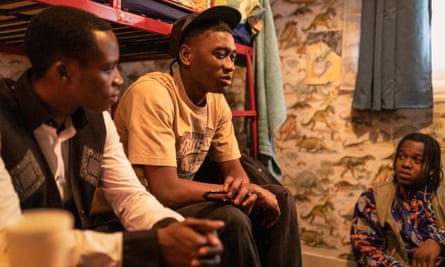 von links: Bayo (Juwon Adedokun), Bishop (Tienne Simon) und Kai (Shanu Hazzan) in Grime Kids.