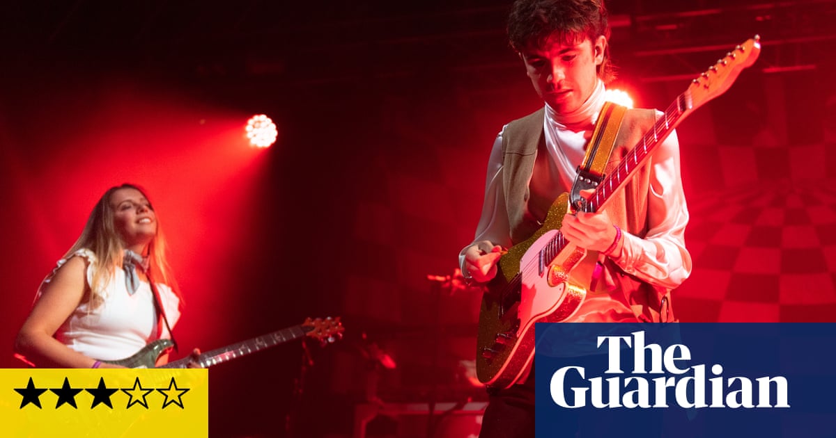 Declan McKenna review – breathless, exuberant pop-rock maximalism