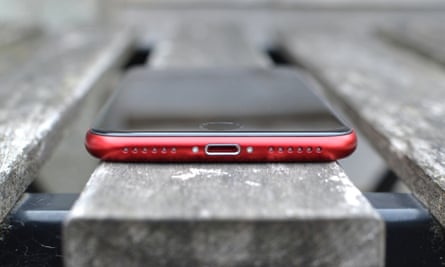 iPhone SE review: Apple's cut-price smartphone king | iPhone | The Guardian iPhone SE review: Apple's cut-price smartphone king | iPhone | The Guardian