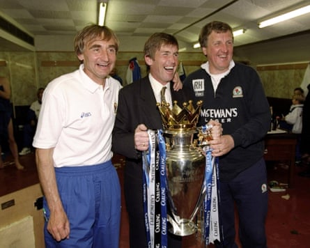 Tony Parkes (left) poses pinch Kenny Dalglish (centre) and Ray Harford aft Blackburn Rovers clinched nan Premier League title successful 1995.