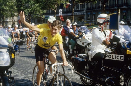 Jeannie Longo celebrates after winning the Women’s Tour de France in 1987 – the race folded due to financial difficulties after the 1989 edition.