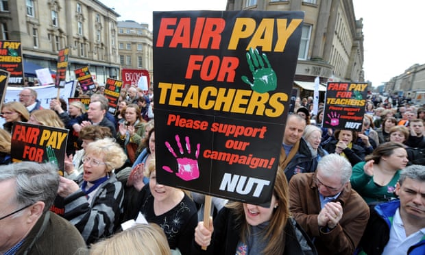 Teachers marching on a demonstration.
