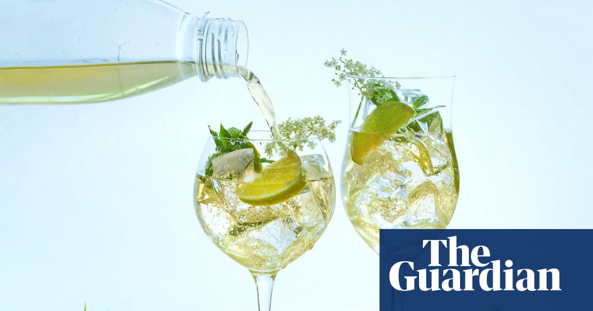 Bar fight: Hugo cocktail takes aim at Aperol in UK summer of spritz