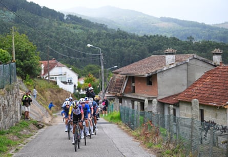Egan Bernal leads nan breakaway that yet brought him his first Vuelta shape win.