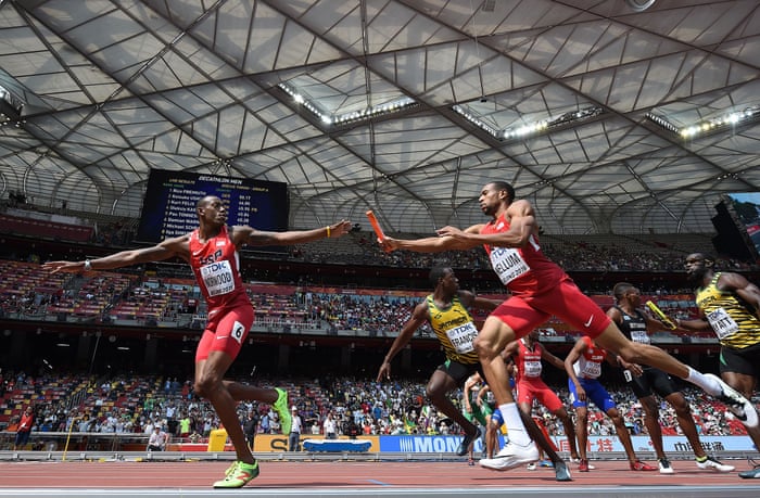 Vernon Norwood takes the baton from Bryshon Nellum in their qualifying round of the men’s 4x400m relay