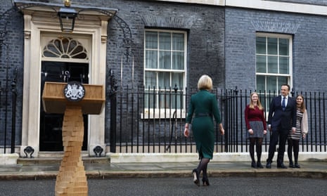 Liz Truss walks towards her family on her last day as prime minister, 25 October 2022