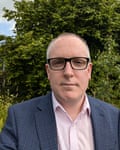Portrait photo of Dr Jason Holdcroft.