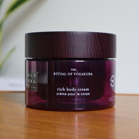 A tub of Rituals Yozakura Rich Body Cream