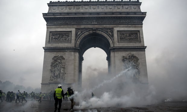 Gilets jaunes protesters clash with riot police at the Arc de Triomphe on 1 December.