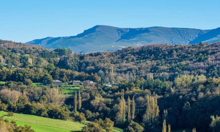 El camino discurre por los alrededores de Sarria, al este de Santiago.