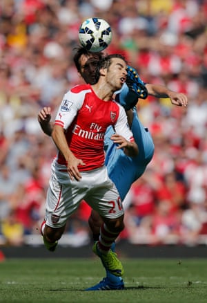 David Silva kicks Mathieu Flamini in the head