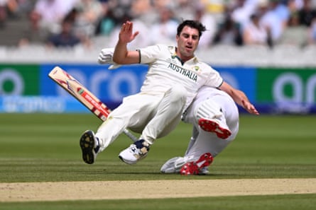Pat Cummins of Australia collides with South Africa’s Kyle Verreynne