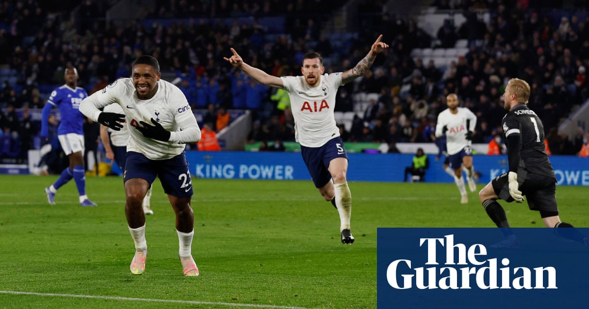 Bergwijn’s injury-time double snatches Tottenham stunning win at Leicester