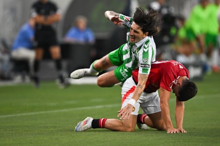 Harry Amass crunches into a tackle with Hector Béllerin